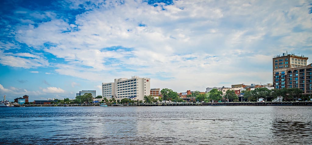 Vista di Wilmington North Carolina dall'altra parte del fiume