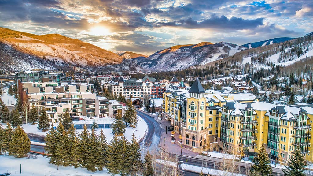 Vail, Colorado, Stati Uniti d'America Drone Village Skyline aerea.