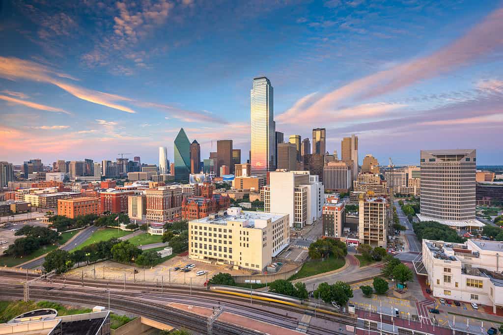 Skyline di Dallas, Texas, USA su Dealey Plaza