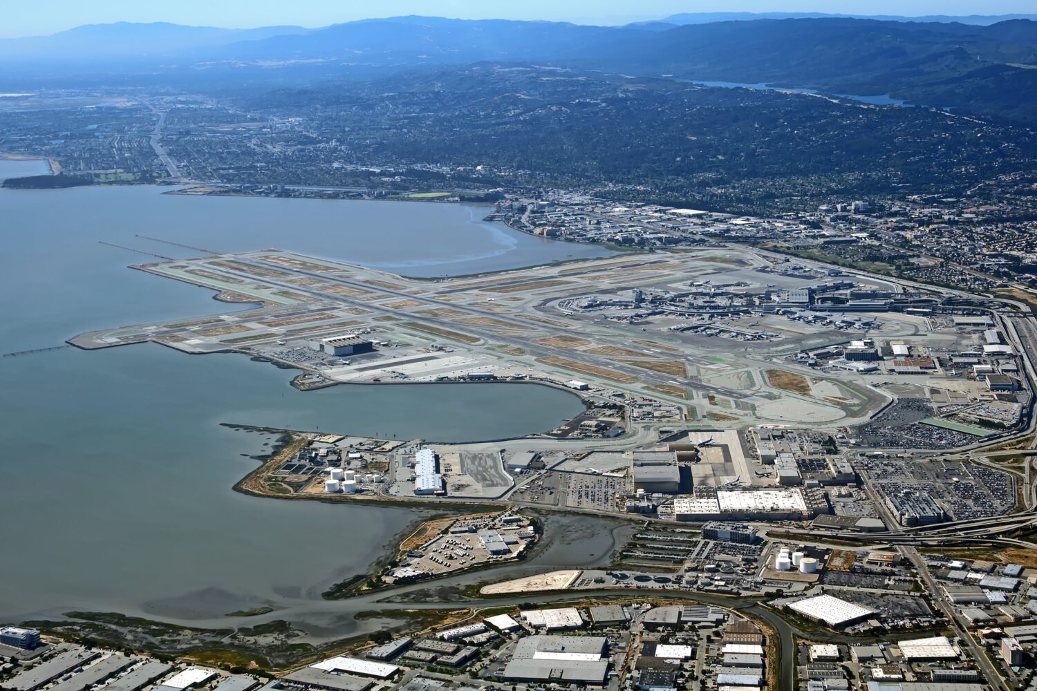 Vista aerea dell'aeroporto internazionale di San Francisco