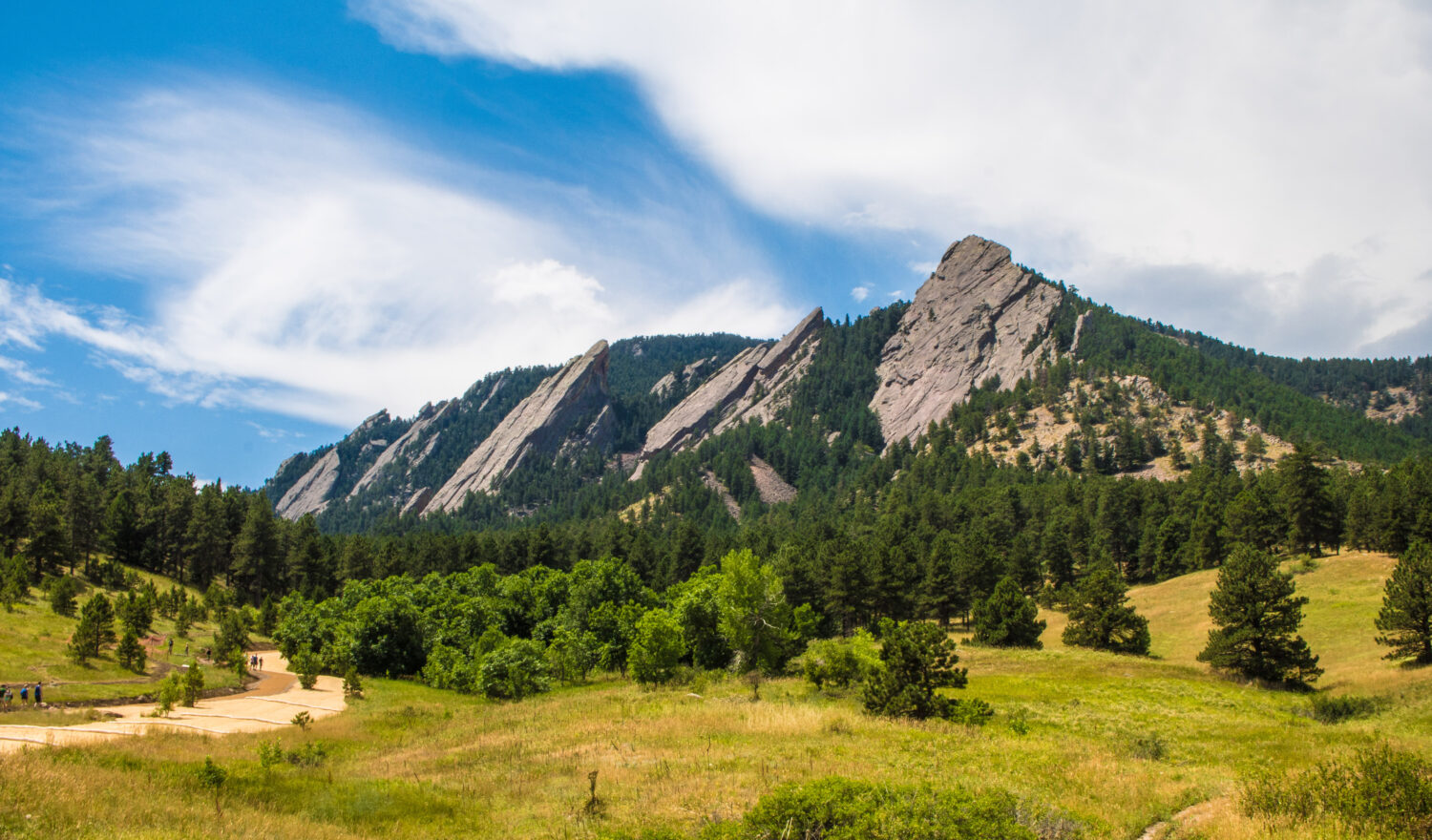 Paesaggio con i Flatirons, Boulder, Colorado in estate