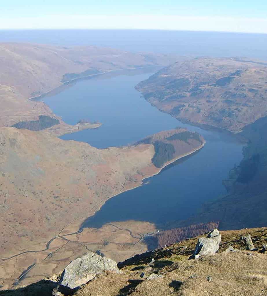 Il bacino idrico di Haweswater visto dall'alto di Harter Fell.