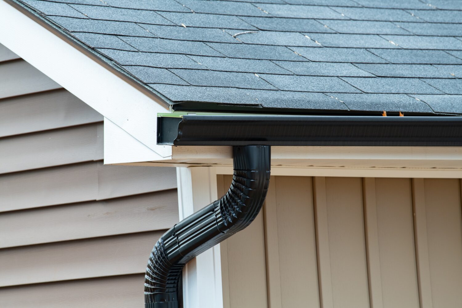 grondaia del tetto con tubo di scarico nuovo pipecorner in metallo