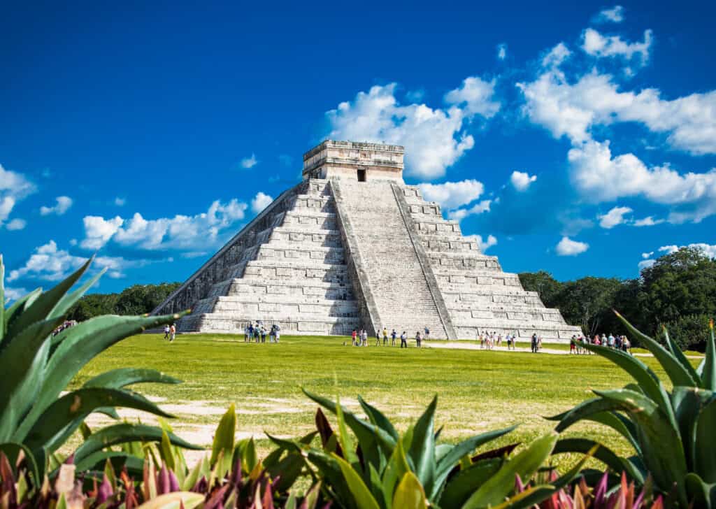 Chichen Itza, uno dei siti archeologici più visitati del Messico.  Ogni anno circa 1,2 milioni di turisti visitano le rovine.