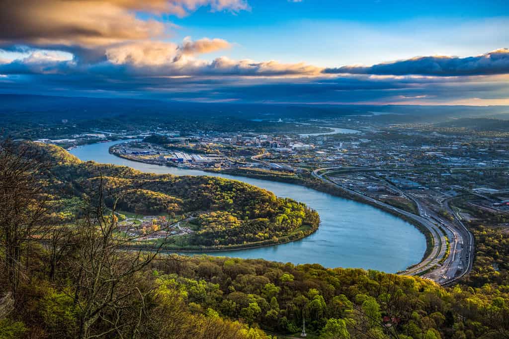 Drone Veduta aerea del centro di Chattanooga Tennessee TN e del fiume Tennessee