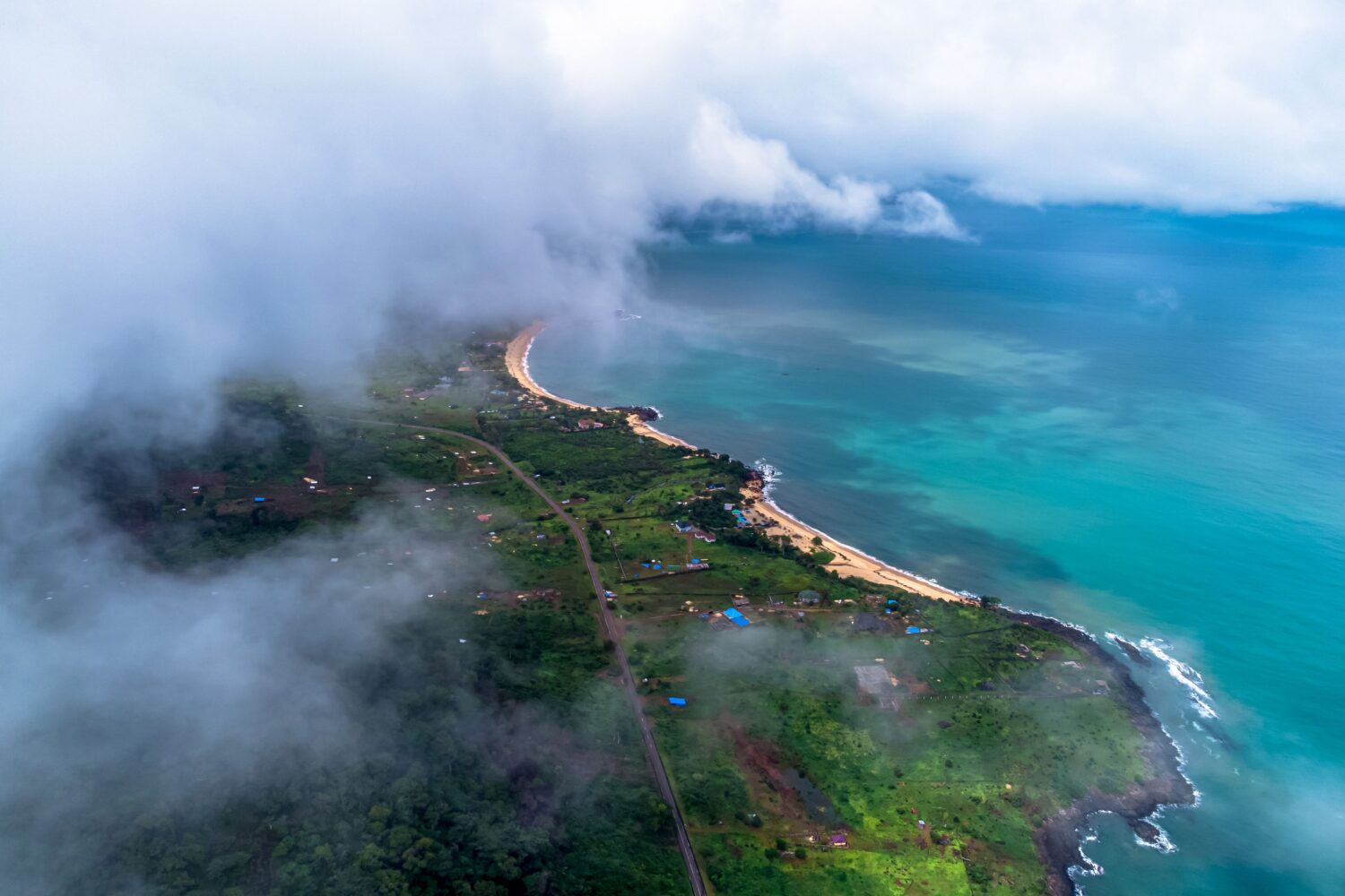 Questa foto dell'areiel è stata scattata sulla spiaggia di Bureh, in Sierra Leone