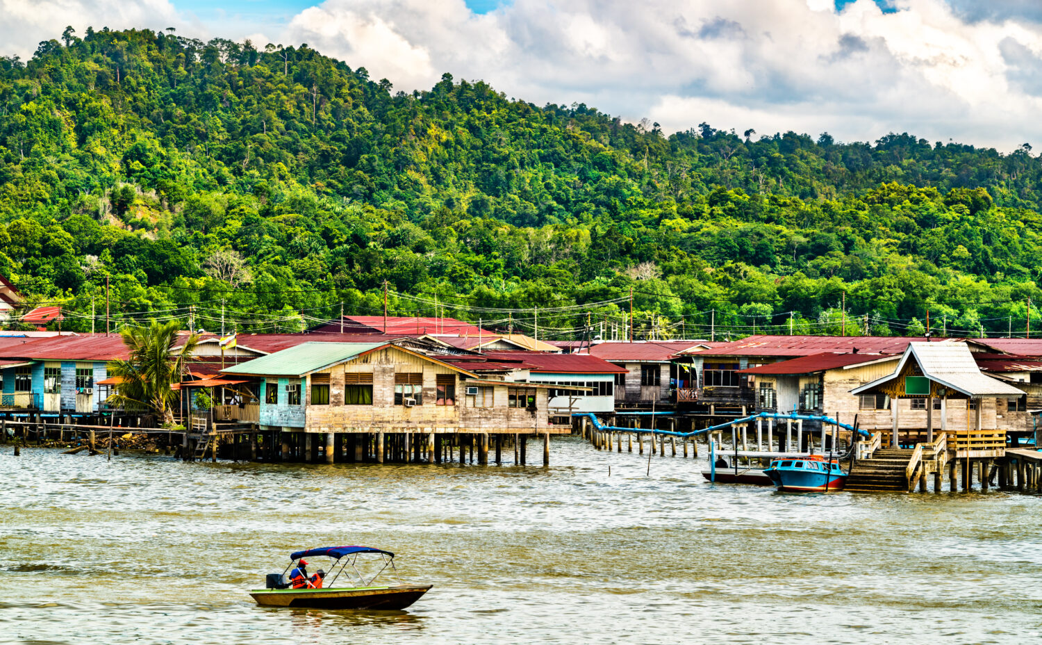 Tradizionale villaggio su palafitte Kampong Ayer sul fiume Brunei a Bandar Seri Begawan, la capitale del Brunei Darussalam