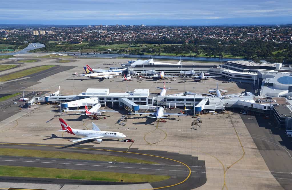 Foto dell'aeroporto di Sydney scattata dal finestrino di un Garuda A330 in uscita da Sydney a Bali