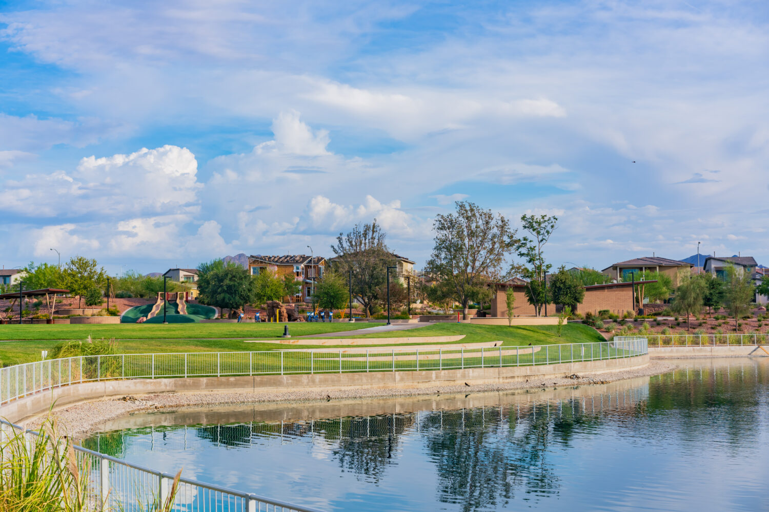 Bellissimo paesaggio intorno al Cetnre Park di Henderson in Nevada