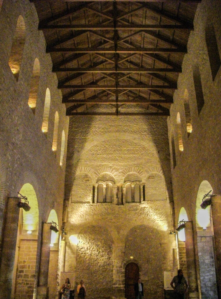 Navata interna della basilica di Saint-Pierre-aux-Nonnains a Metz