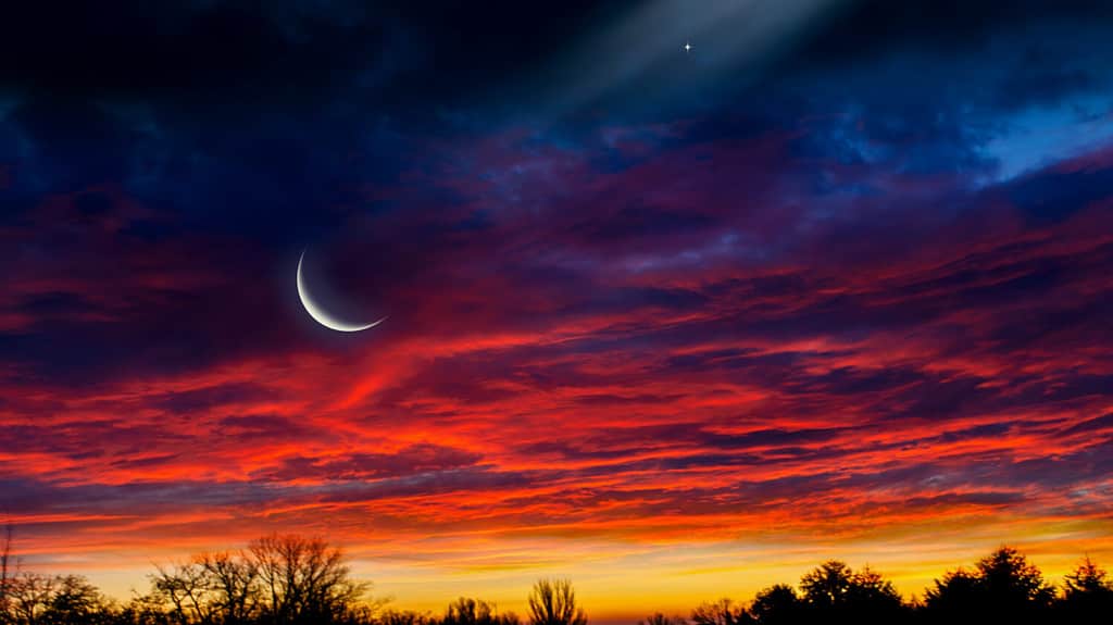 Luce dal cielo.  Sfondo religioso.  Il cielo di notte con le stelle.  Nuova luna .  Sfondo del Ramadan.  Tempo di preghiera .  Sfondo drammatico della natura.  Notte araba.  eclissi di luna
