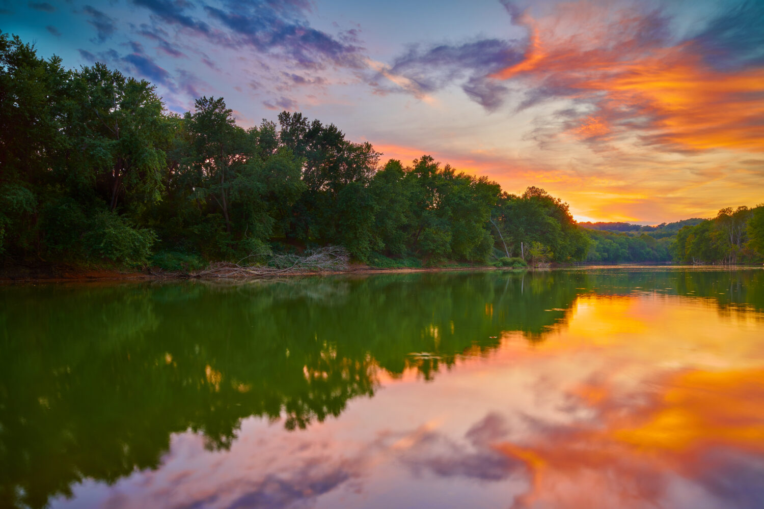 Tramonto sul fiume Kentucky.