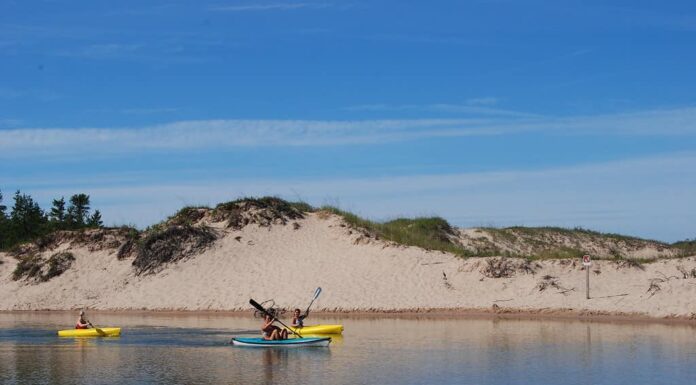 Canoisti sul fiume Platte