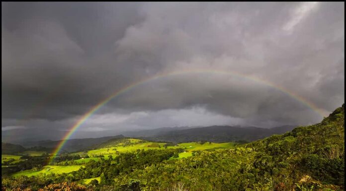 Arcobaleno vicino a Guatavita, Colombia