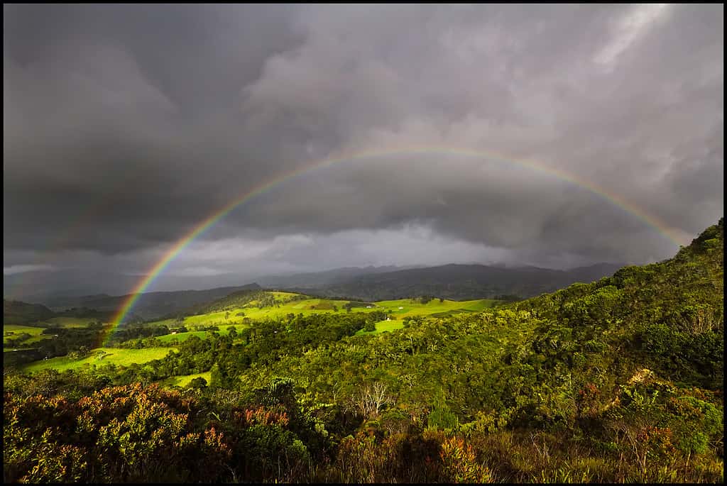 Arcobaleno vicino a Guatavita, Colombia