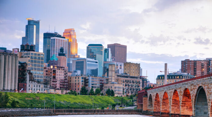 Il centro di Minneapolis, Minnesota durante la notte