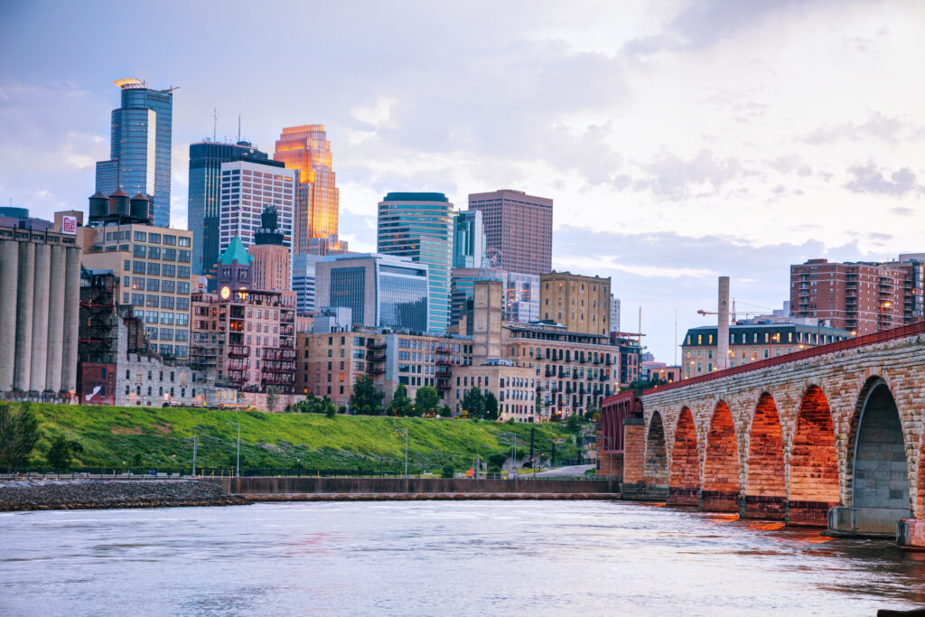 Il centro di Minneapolis, Minnesota durante la notte