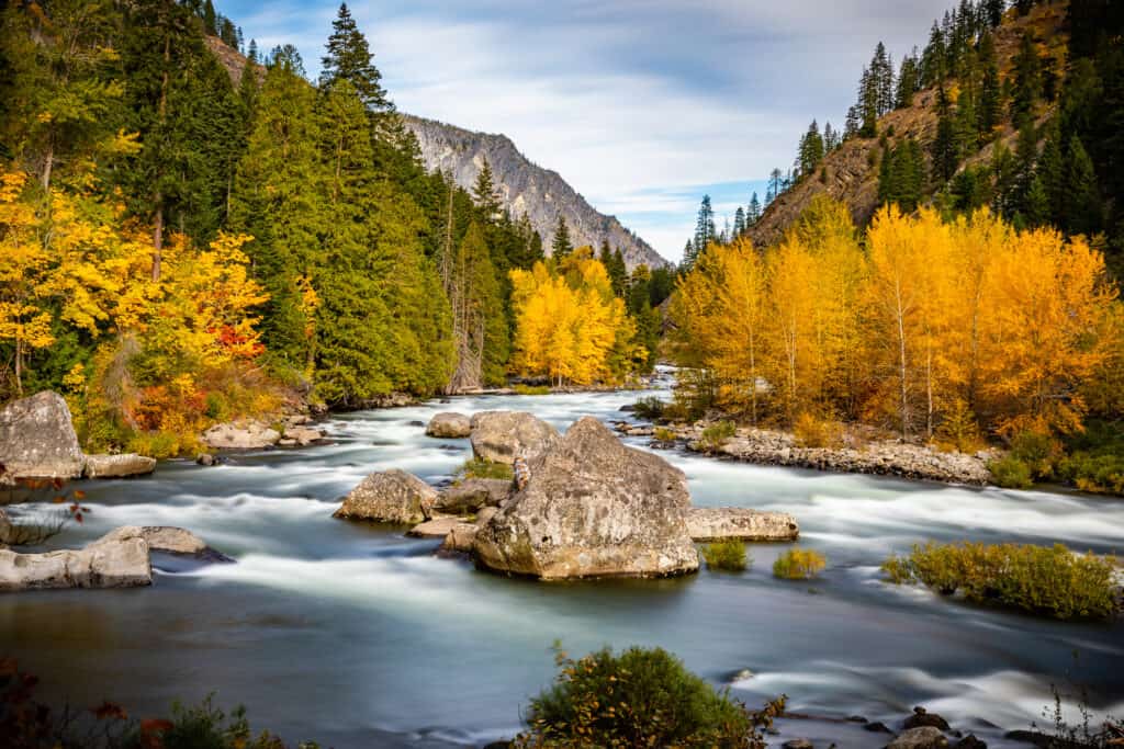 Fiume Wenatchee in autunno, nello Stato di Washington