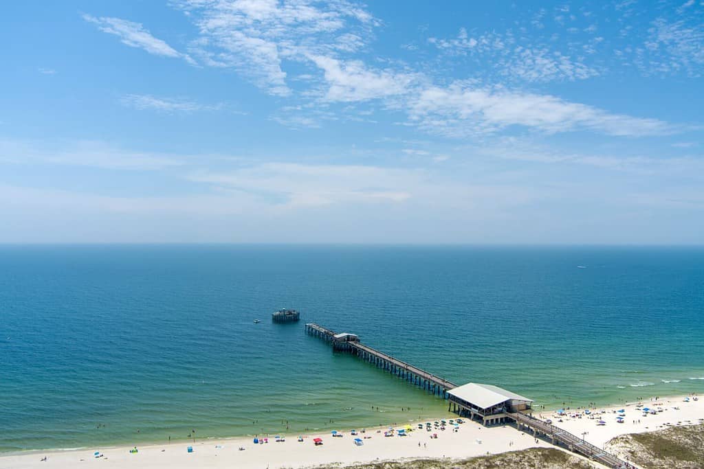 Veduta aerea della spiaggia di Gulf Shores, Alabama nel mese di luglio