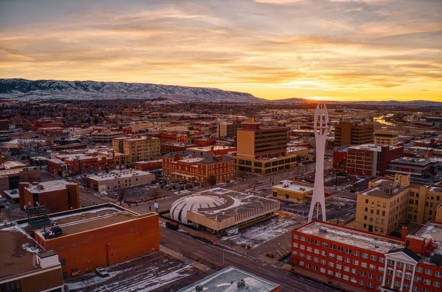 Veduta aerea del centro di Casper, Wyoming al tramonto del giorno di Natale