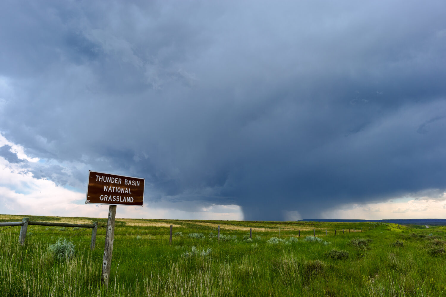 Temporale sulla prateria nazionale di Thunder Basin, Wyoming.