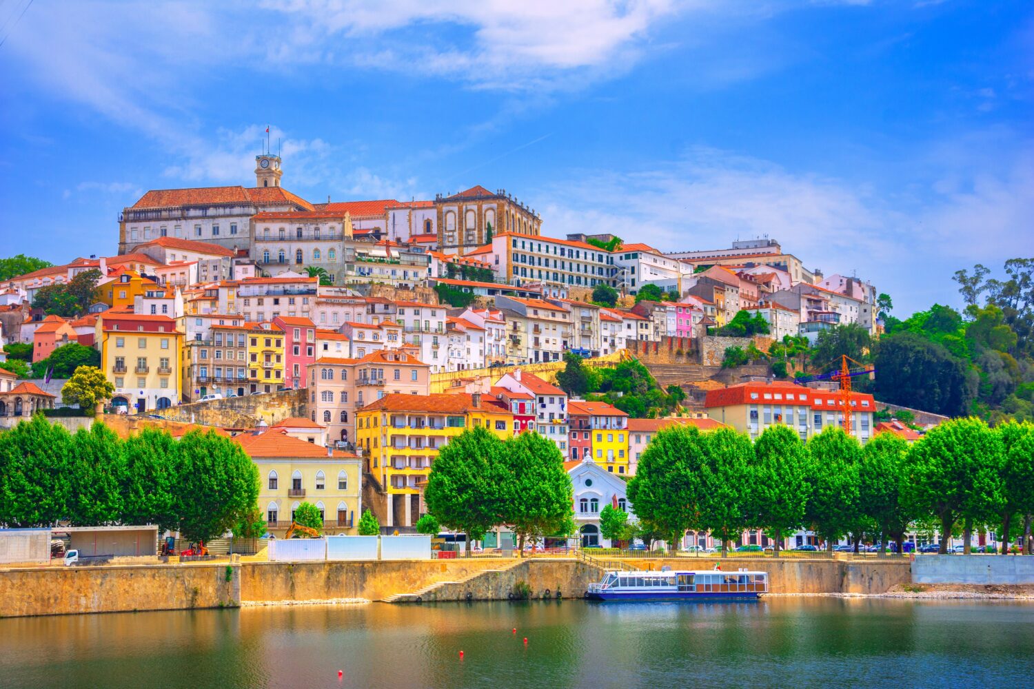 Vista del paesaggio urbano della città vecchia di Coimbra, Portogallo