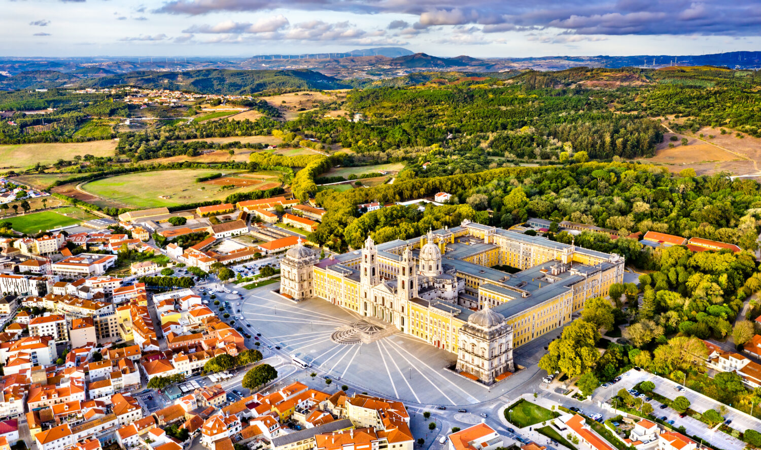 Veduta aerea del Palazzo di Mafra.  Patrimonio mondiale dell'UNESCO in Portogallo