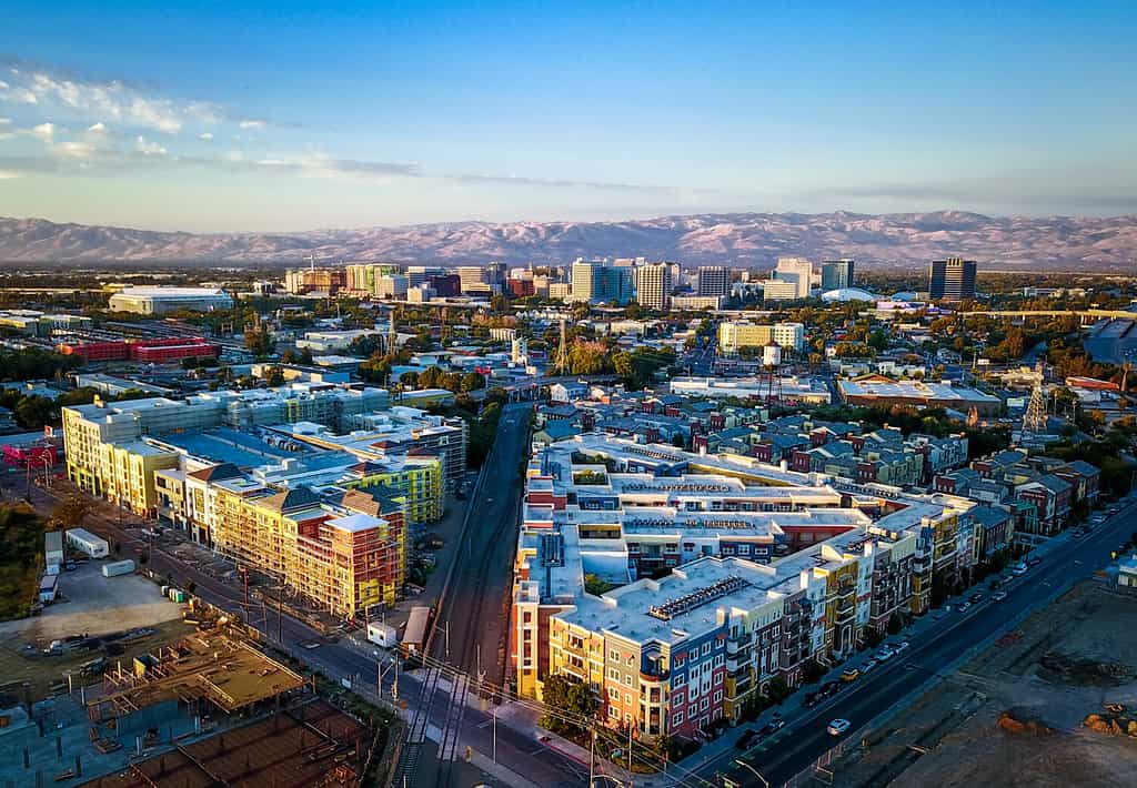 Foto del tramonto sul centro di San Jose in California grazie al drone