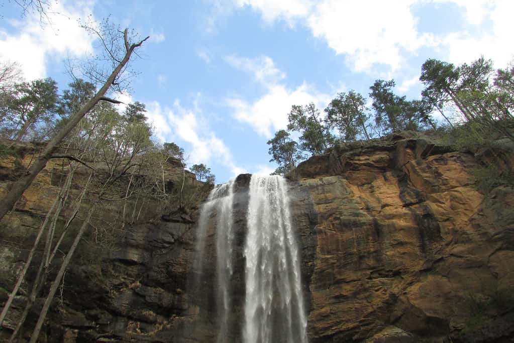 Bellissima foto delle cascate di Toccoa a Toccoa in Georgia, lo consiglio vivamente come luogo da visitare, paesaggio meraviglioso e persone gentili.