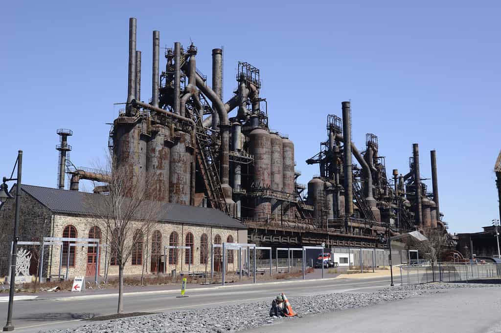 La vecchia fabbrica di Bethlehem Steel a Bethlehem, in Pennsylvania.  Un tempo era il secondo più grande impianto di produzione dell'acciaio,