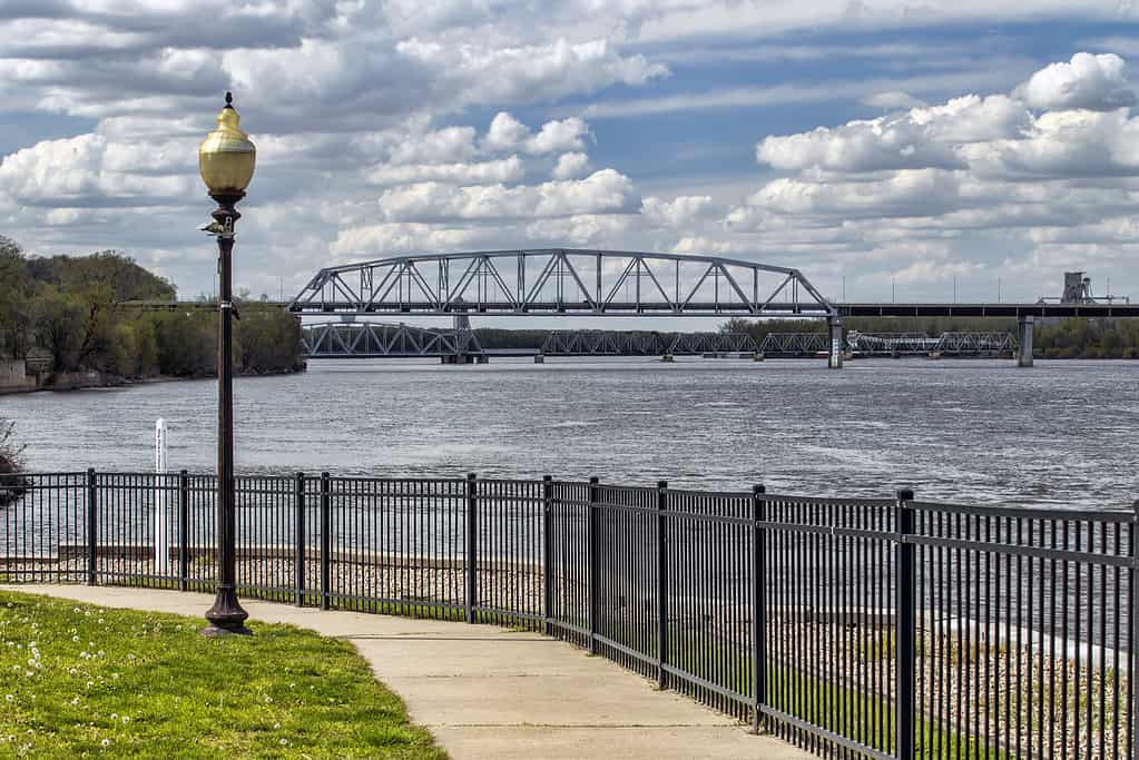 Ponte sul fiume Mississippi