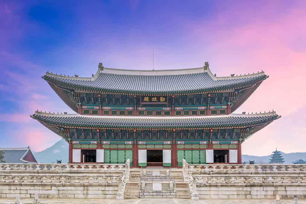 Sala Geunjeongjeon al Palazzo Gyeongbokgung, Palazzo Gyeongbok nella città di Seoul, punto di riferimento del palazzo Gyeongbokgung della città di Seoul, Corea del Sud.
