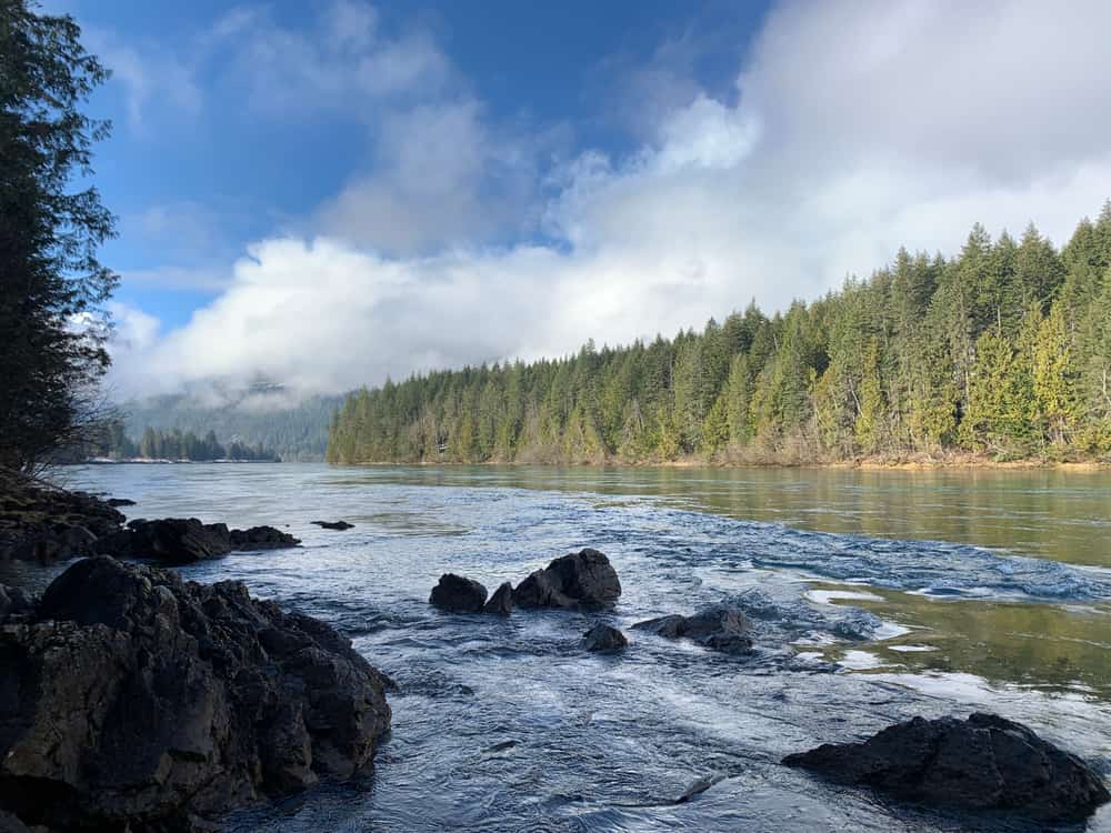 Lago Revelstoke, BC Canada - marzo 2021