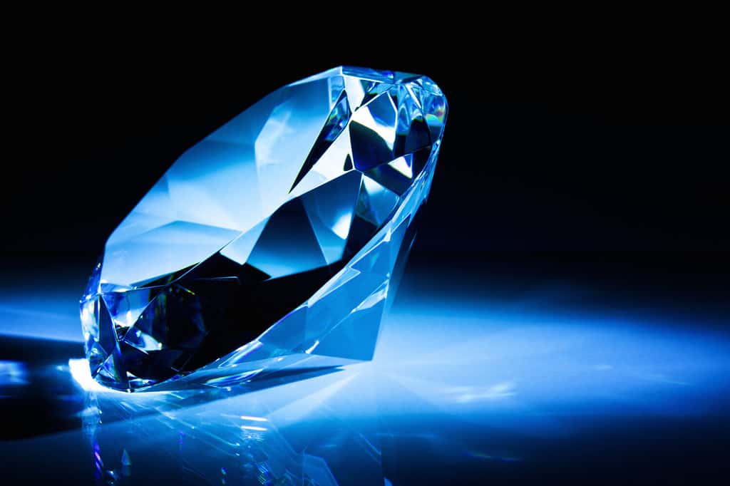 diamante taglio classico tonalità blu