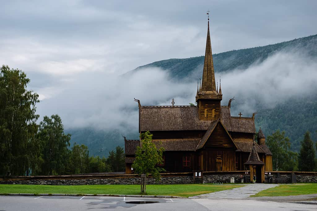 Chiesa di legno di Lom