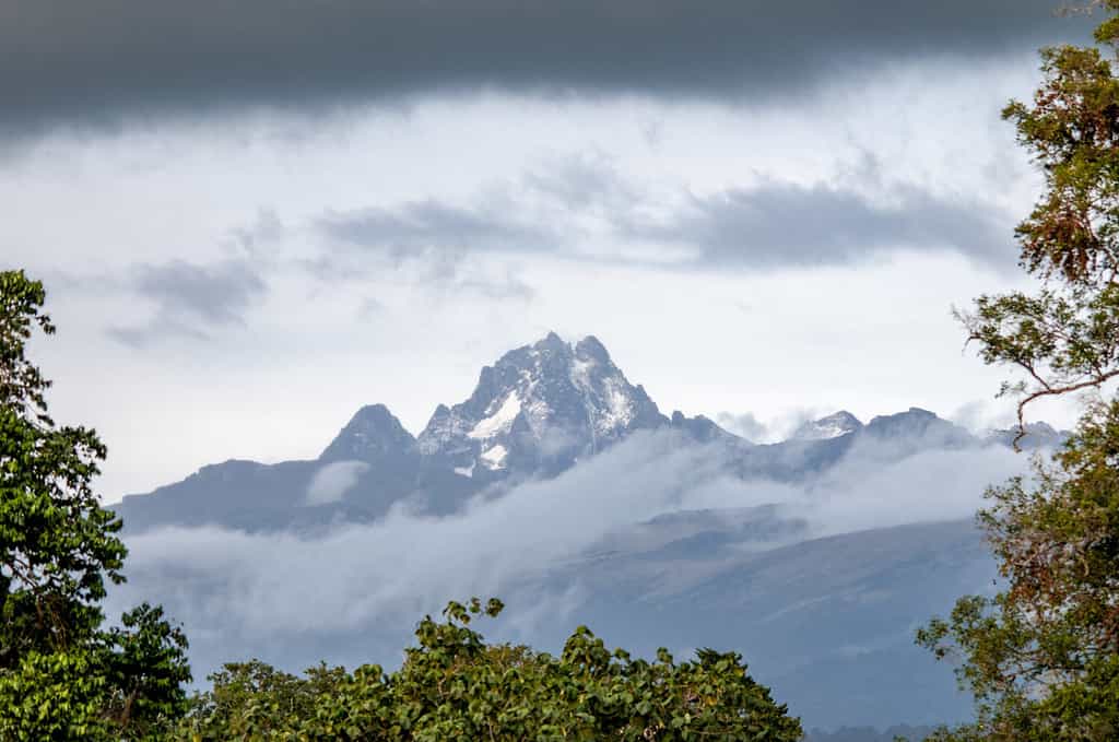 Vista nuvolosa del Monte Kenya Africa
