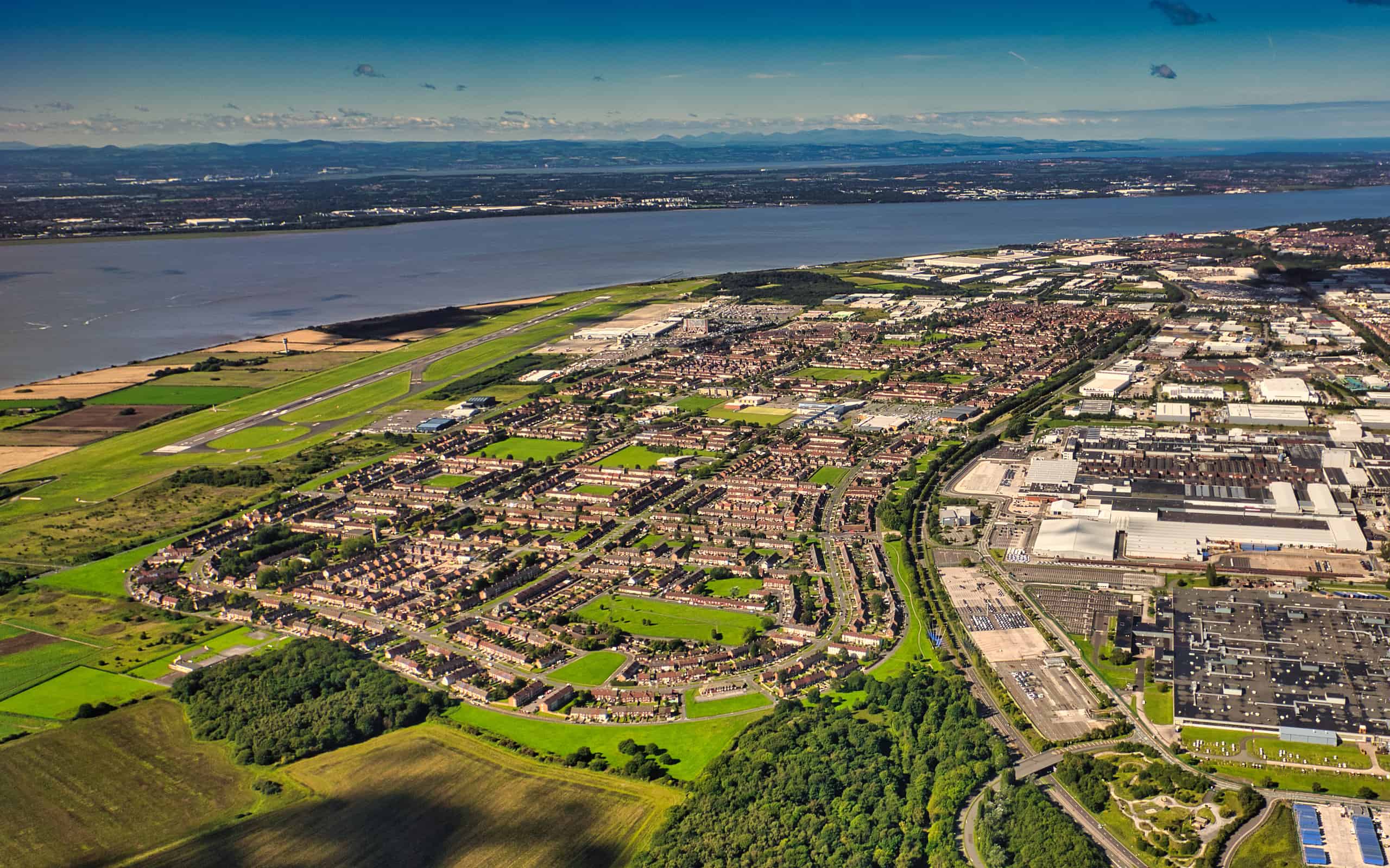 Ripresa aerea di Speke, Liverpool e aeroporto