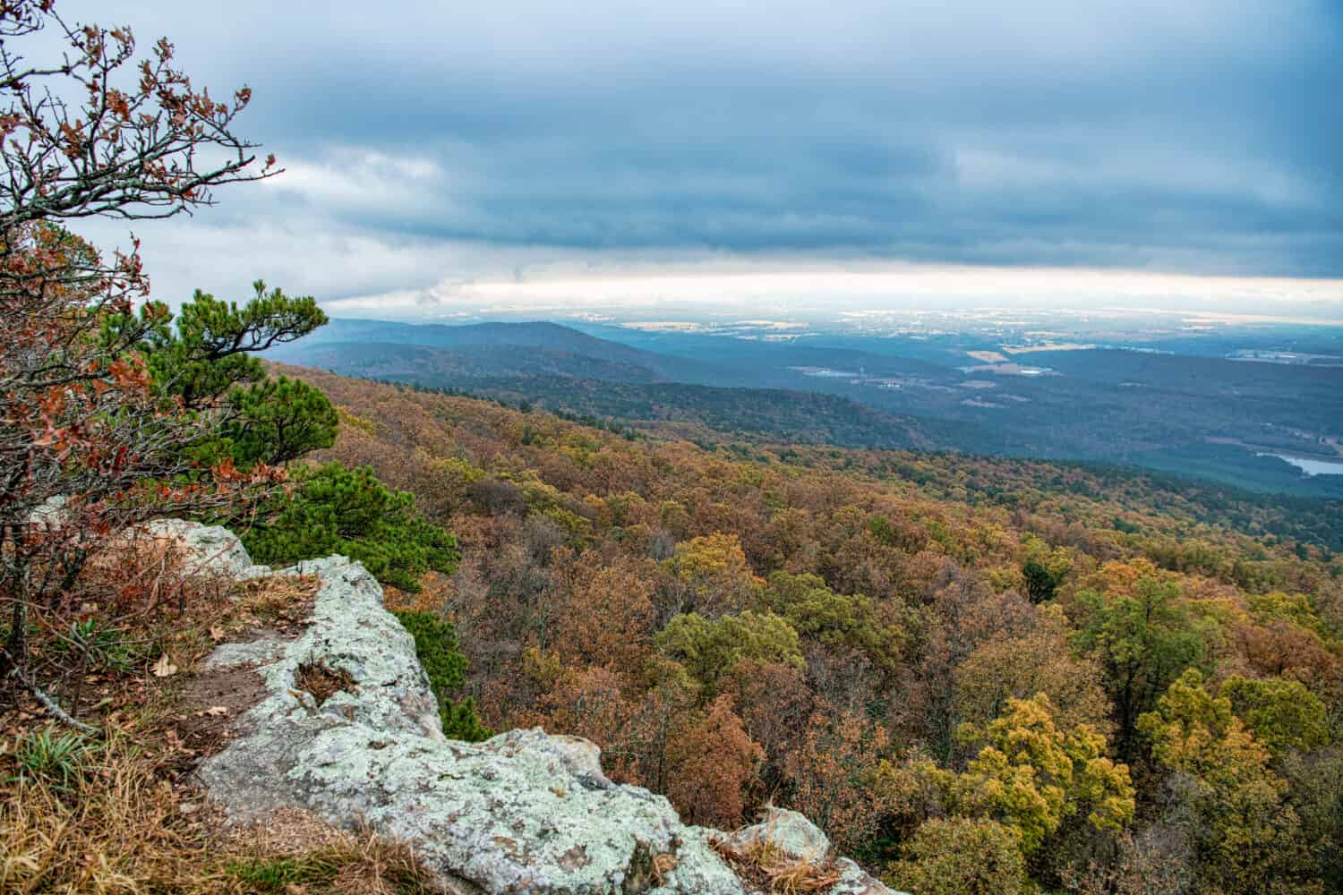 Vista panoramica al Mount Magazine in Arkansas in autunno