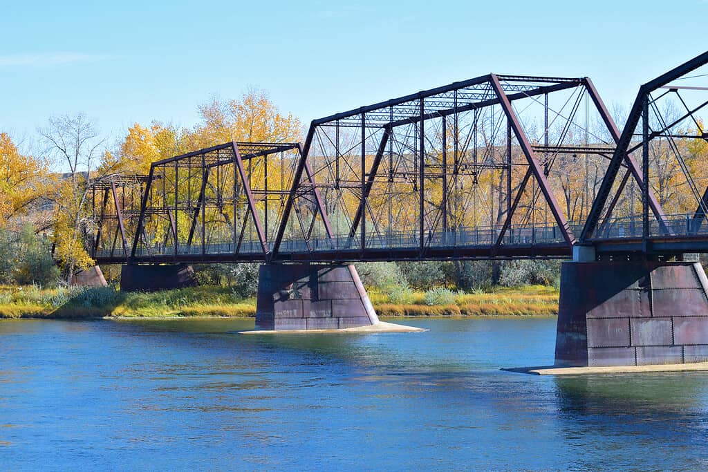Furto.  Il Benton Bridge nella contea di Judith Basin è il primo ponte mai costruito nel Montana.