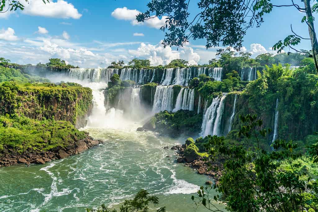 Parte delle cascate di Iguazu viste dal Parco Nazionale Argentino