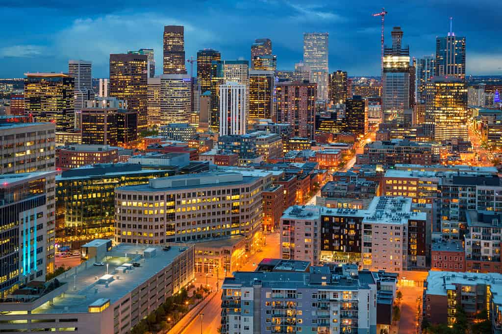 Vista dello skyline di Denver dalla cima dell'edificio più nuovo
