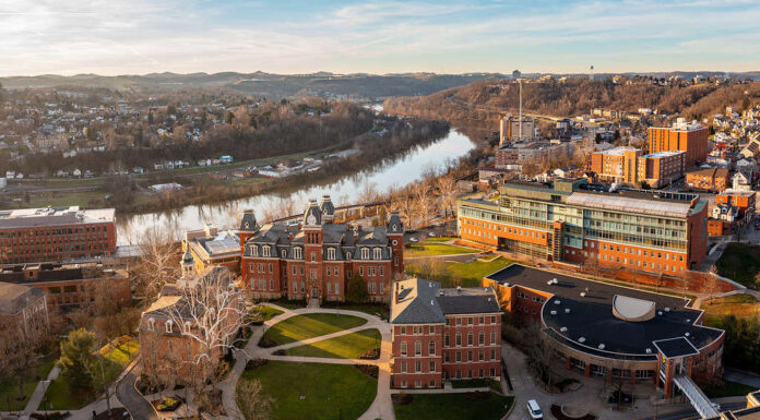 Panorama aereo del drone del Woodburn Circle presso l'università di Morgantown, West Virginia