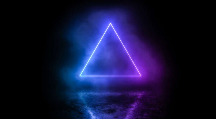 Portale mistico del triangolo al neon sospeso su un pavimento di cemento