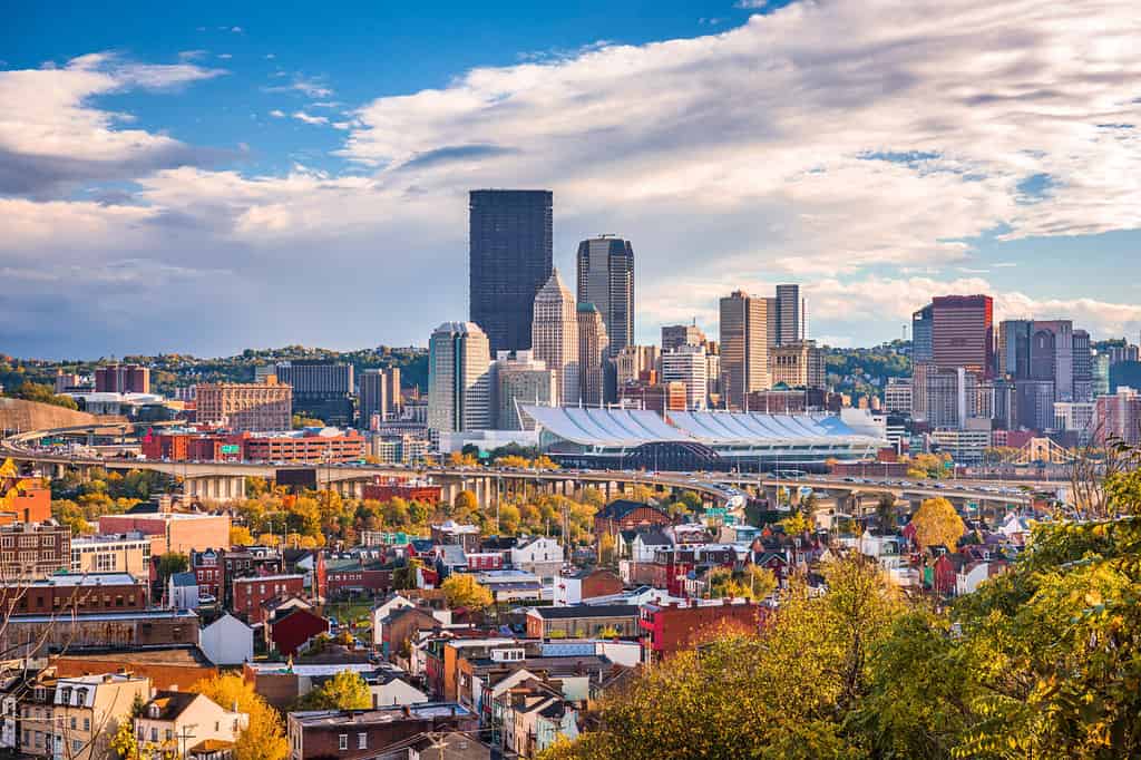 Pittsburgh, Pennsylvania, USA skyline dalle colline.
