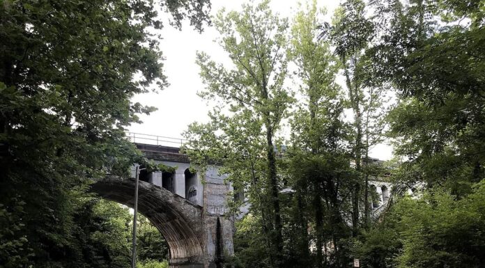 Il ponte più spaventoso dell'Indiana ti terrà con il fiato sospeso
