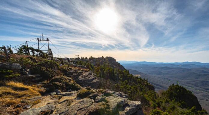 Vista del ponte oscillante Mile High, al Grandfather Mountain State Park, North Carolina, Stati Uniti.