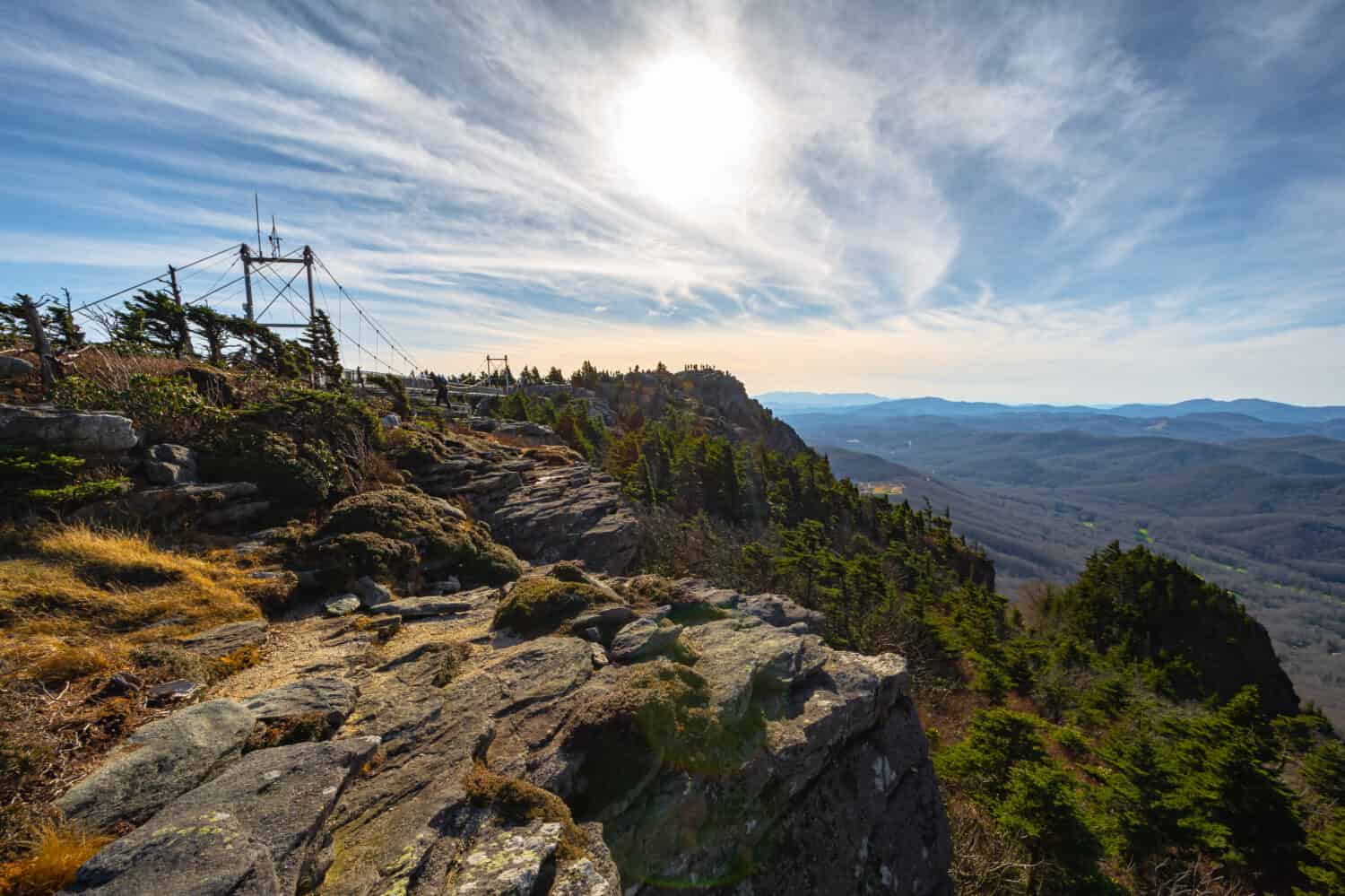 Vista del ponte oscillante Mile High, al Grandfather Mountain State Park, North Carolina, Stati Uniti.