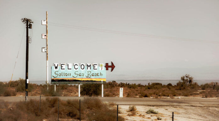 Il Salton Sea non ha deflussi, il che lo rende un mare terminale.