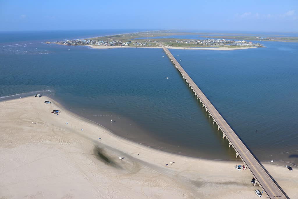 Veduta aerea della costa meridionale del Texas, Galveston Island verso San Luis Pass, Stati Uniti d'America