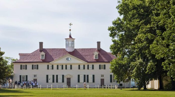 Vista frontale della casa di Mount Vernon a Washington